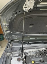 VW Golf 8 Motorhaubendämpfer